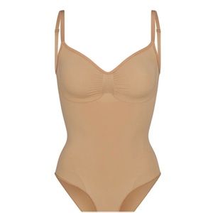 SKIMS SEAMLESS SCULPT BRIEF BODYSUIT
